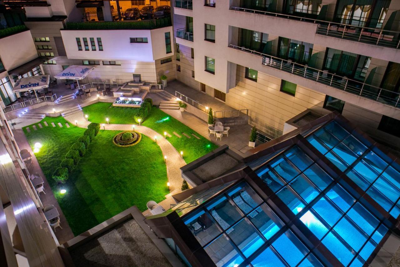 Spa Hotel Persenk Devin Exterior photo The courtyard of the hotel